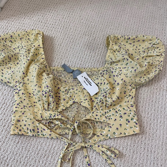 tilly’s floral top - Picture 2 of 3